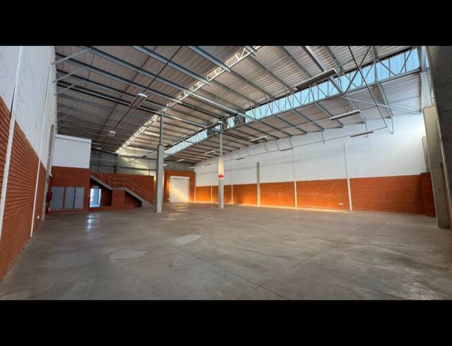 793M² WAREHOUSE TO LET IN LONGLAKE